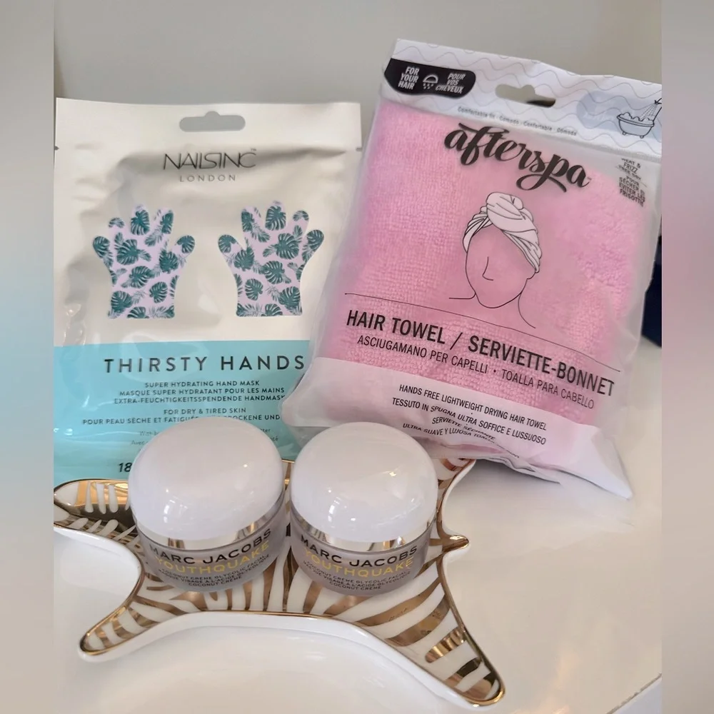 Marc Jacobs YOUTHQUAKE Pink Afterspa Hair Towel and Hand Mask